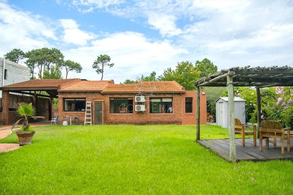 En venta casa de 3 Dormitorios en Jardines de