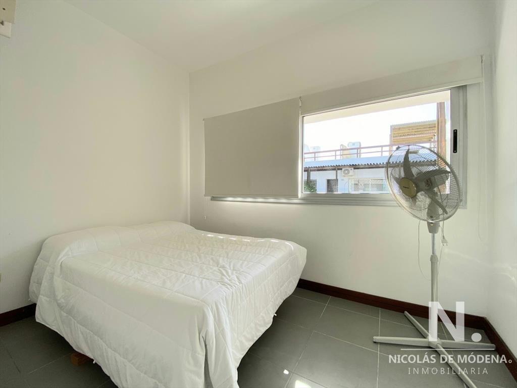 Apartamento de dos dormitorios en Manantiales - Parrillero