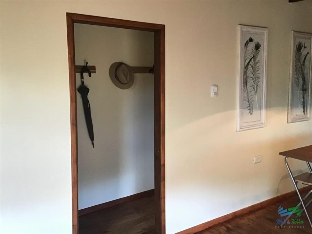 Muy linda chacra con casa, arbolada y bien