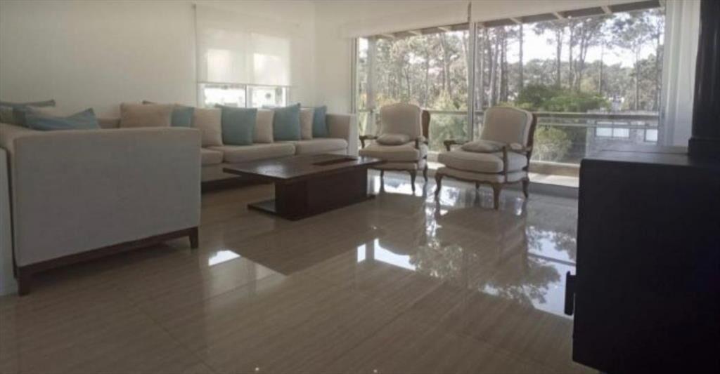 CASA EN VENTA DE 4 DORMITORIOS EN LA BARRA