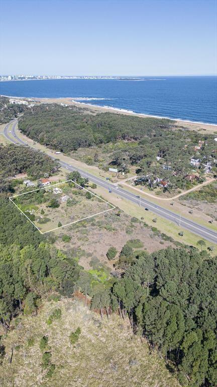 VENTA TERRENO EN PUNTA BALLENA PARA DESARROLLO