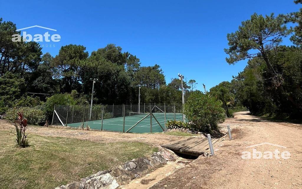 Venta de Terreno en La Pedrera en Barrio Privado