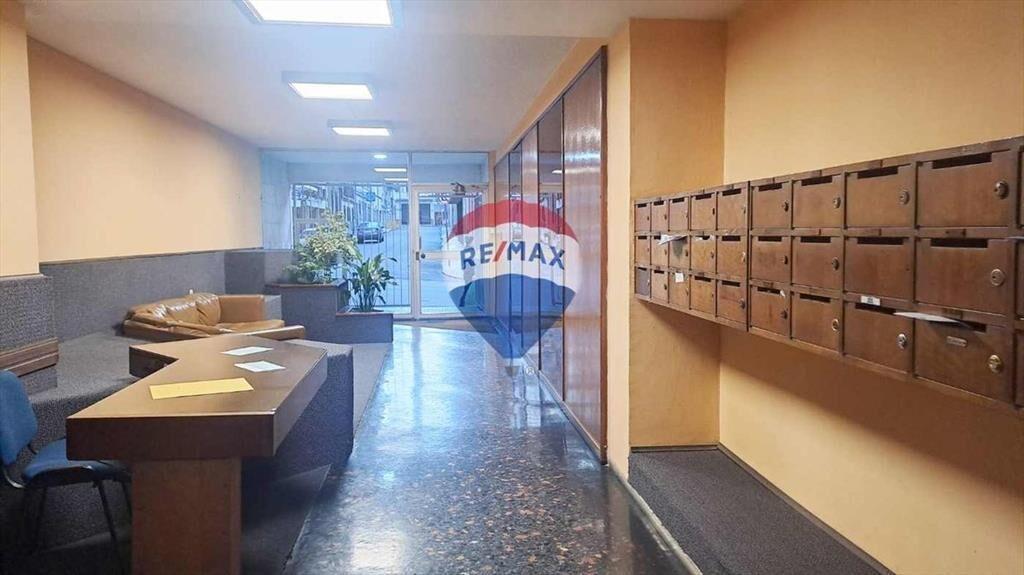 VENTA OFICINA CON RENTA CIUDAD VIEJA