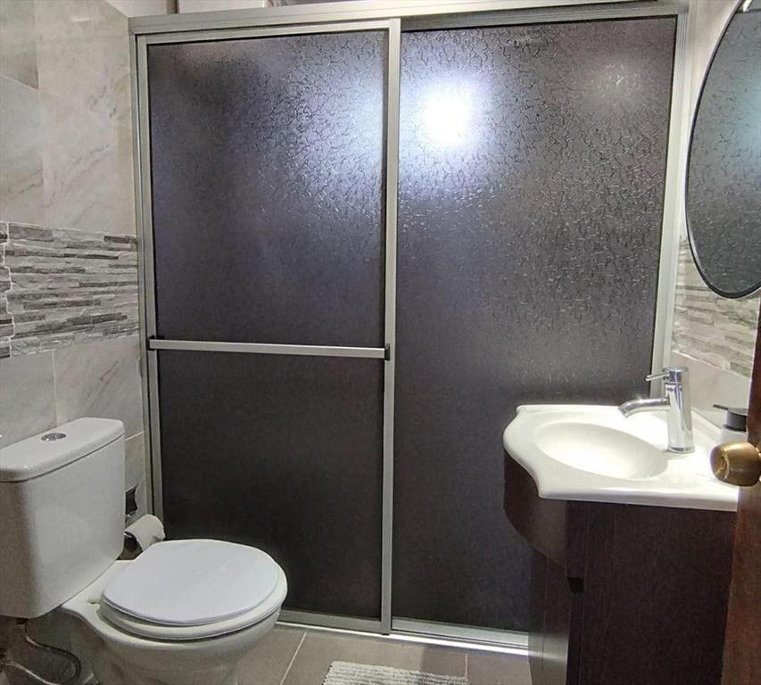 CASA EN VENTA A UNA CUADRA DE LA COSTA EN PLAYA LOS PINOS