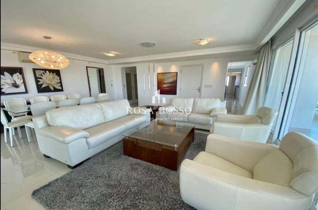 Apartamento Venta 3 dormitorios y dependencia del