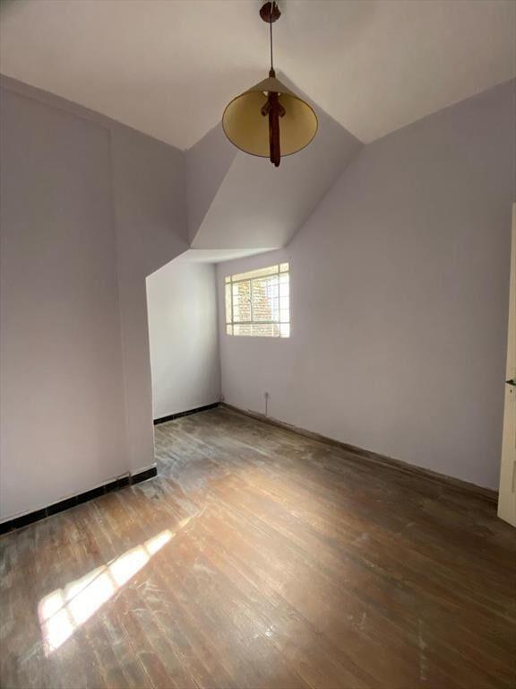 VENTA CASA PH 3 DORMITORIOS, AMPLIO TERRENO PARA EDIFICAR.