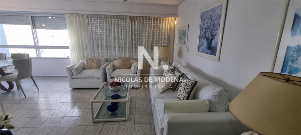 Apartamento en peninsula de 2 dormitorios en venta.