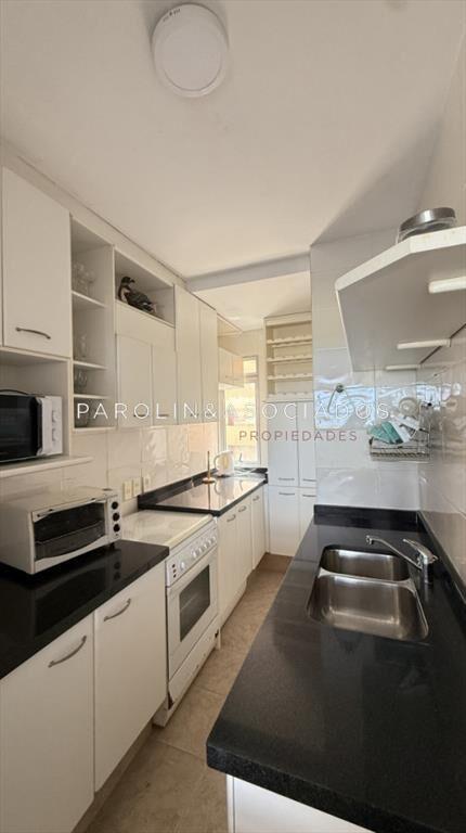 Apartamento de 2 dormitorios y medio en venta en