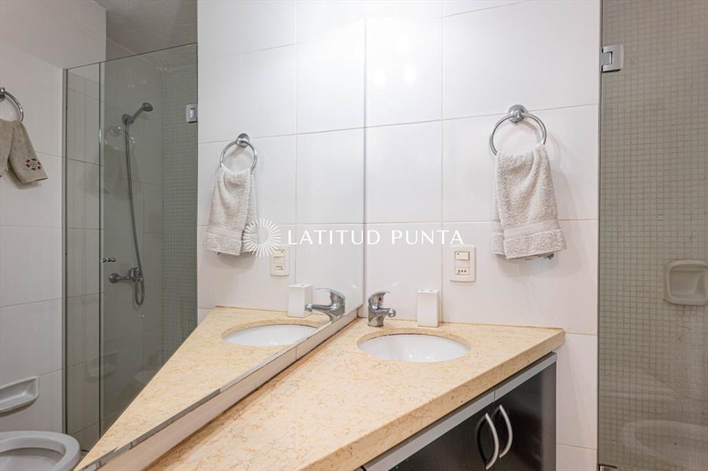 Apartamento en Mansa, 3 dormitorios, patio y