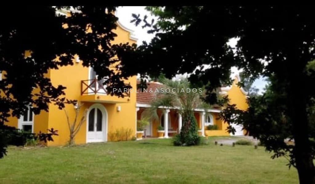 CHACRA EN VENTA DE 5 DORMITORIOS EN LA BARRA