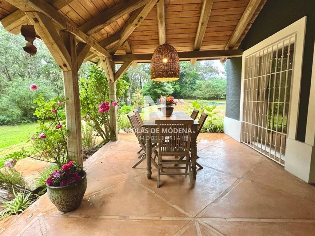 Vende casa de 4 dormitorios en Pinares, Punta del