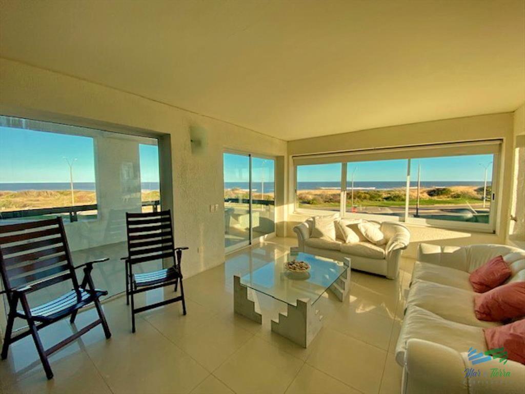 Apartamento de 3 dormitorios con vista al mar del