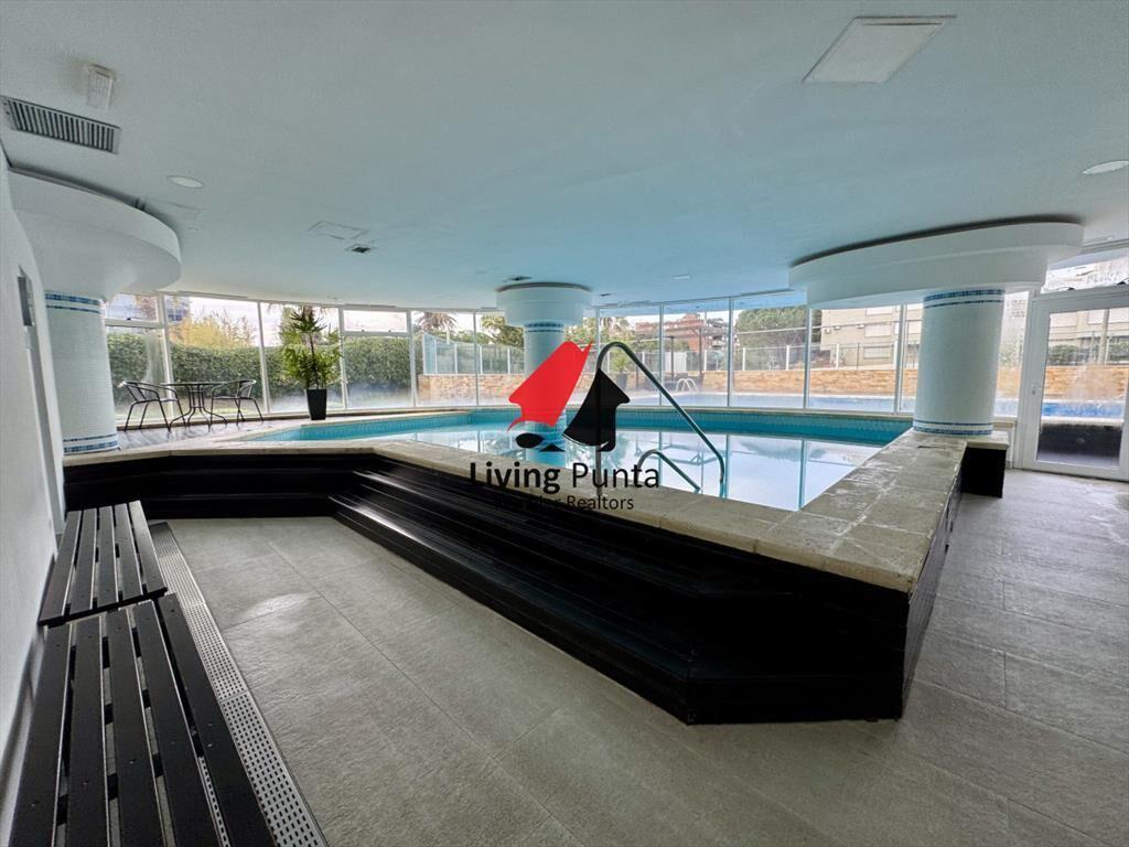 Apartamento en venta con vista al mar y buena de