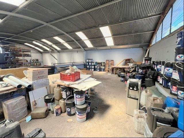 Alquiler local 900m2 Av.Italia mts Plaza Italia Shopping