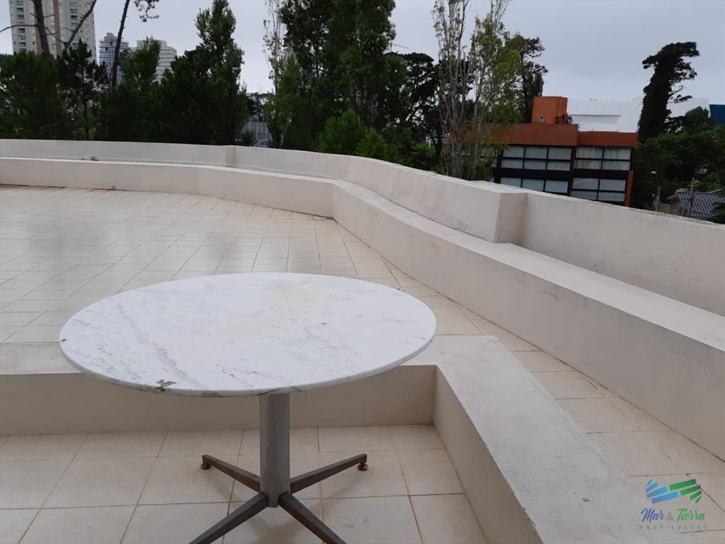 Vendo apartamento 1 dormitorio, edificio con servicios, en