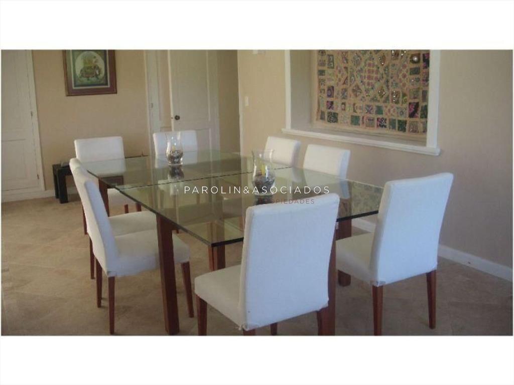 Hermosa casa en venta de 5 dormitorios en Golf,