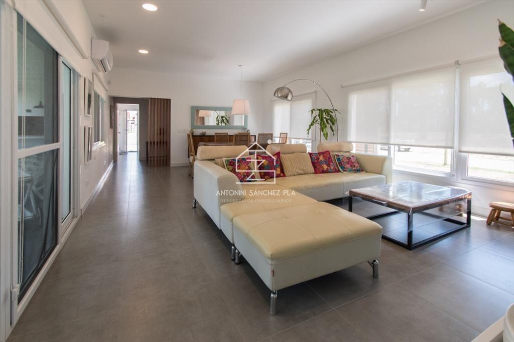 Moderna Casa con piscina climatizada. Barrio Marly. Proxima