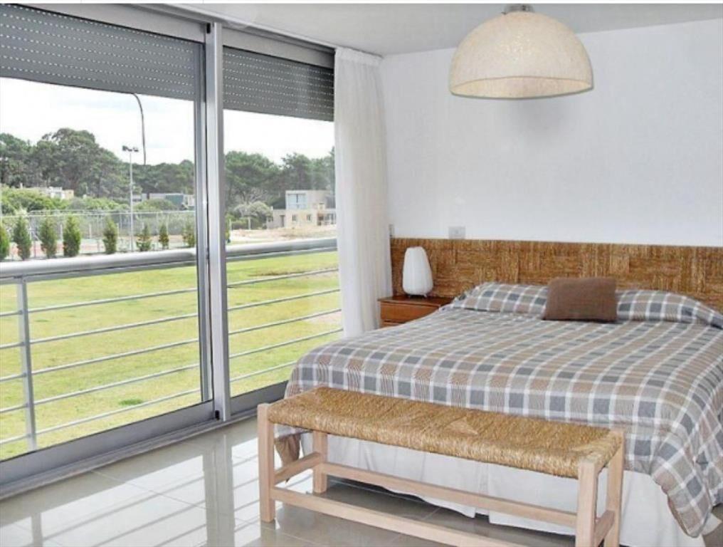 VENTA DE CASA DE 3 DORMITORIOS EN BARRIO CERRADO SILENTE
