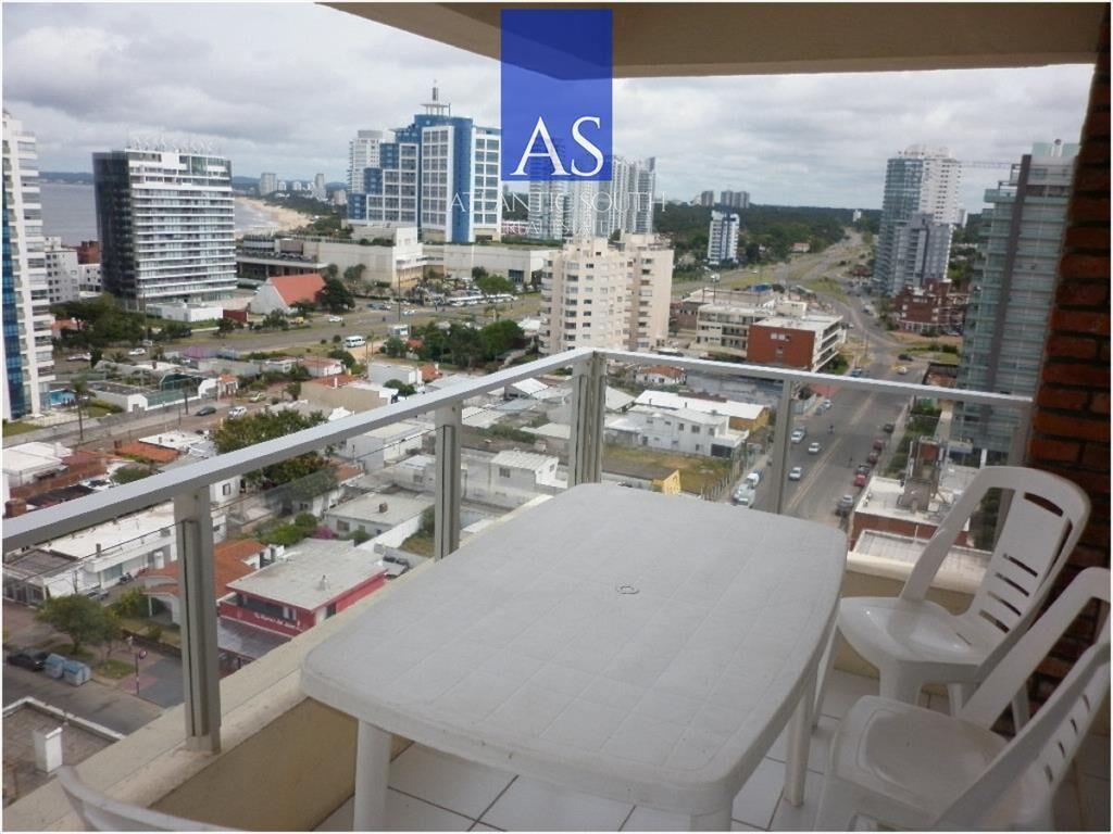 Apartamento de 3 dormitorios con vista al mar del