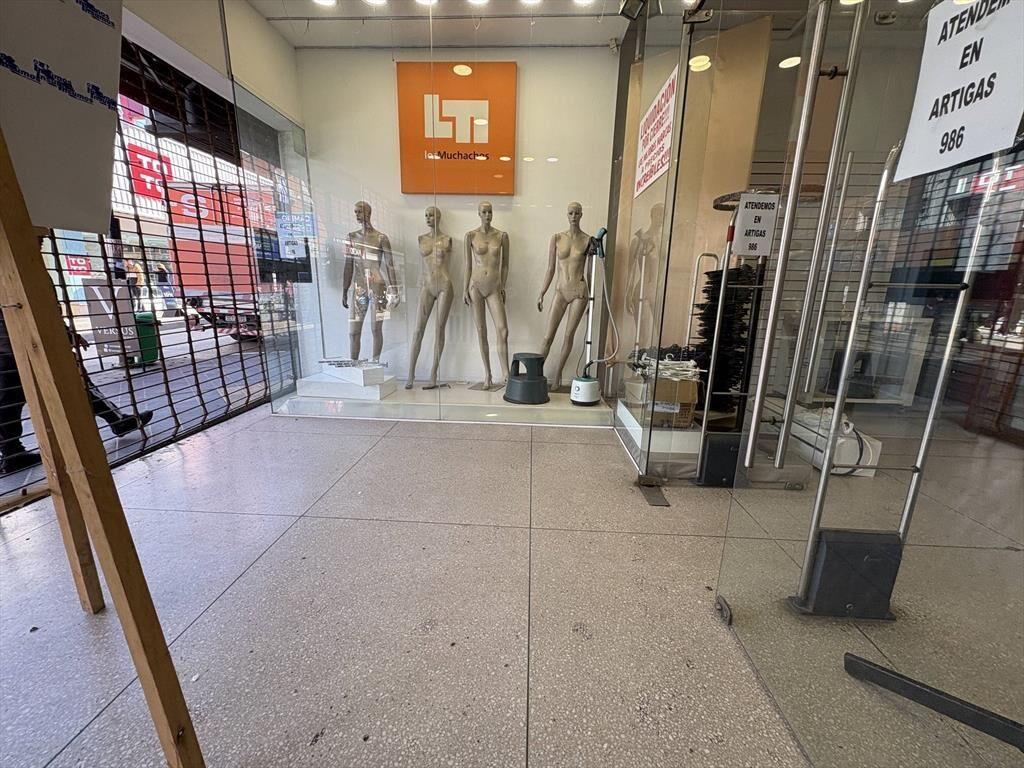 Alquiler Local comercial en centro comercial de Pando 400 m2