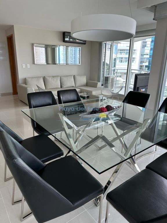 Apartamento en Venta de 3 Dormitorios en Punta ,