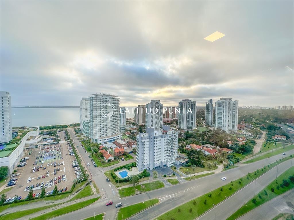 Casino Tower, apartamento en piso alto, 2
