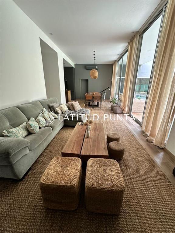 Casa en alquiler en Parque Burnett