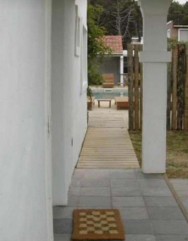 CASA EN VENTA DE 4 DORMITORIOS EN LA BARRA