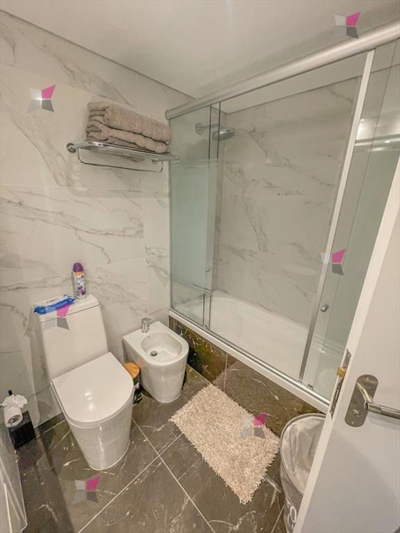 VENTA DE APARTAMENTO DE 3 DORMITORIOS Y SERVICIO