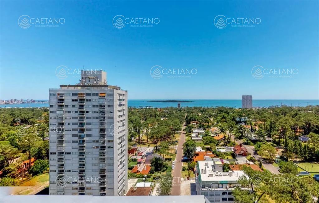 Penthouse en venta Playa Mansa - Tres Dormitorios