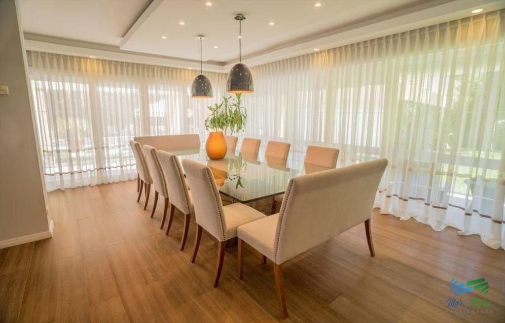Vendo excelente casa de 6 dormitorios con piscina