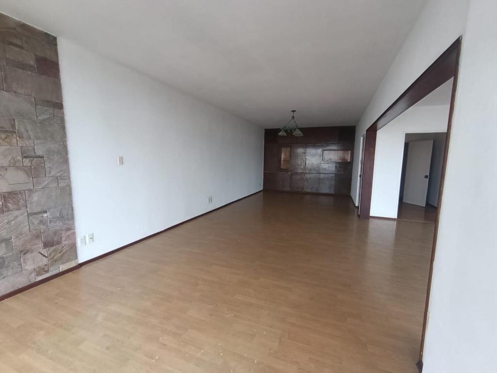 Rambla Pocitos, reciclado, 243 m2, 3 dormitorios, servicio
