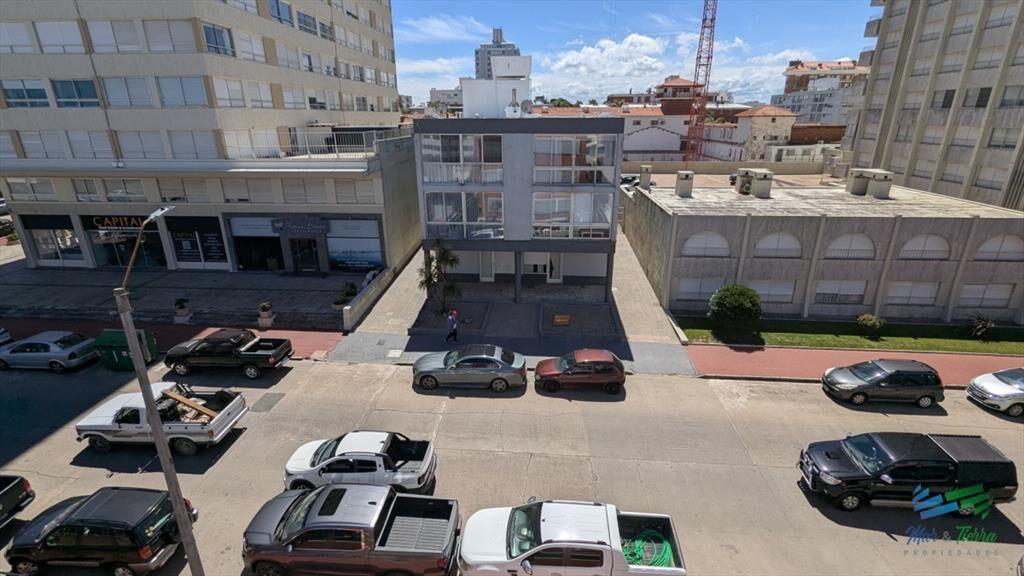 Venta apartamento un dormitorio con cochera en la