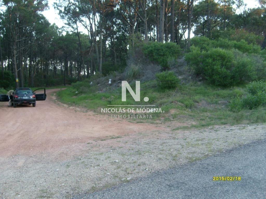 FINANCIA. Se vende terreno esquinero en punta
