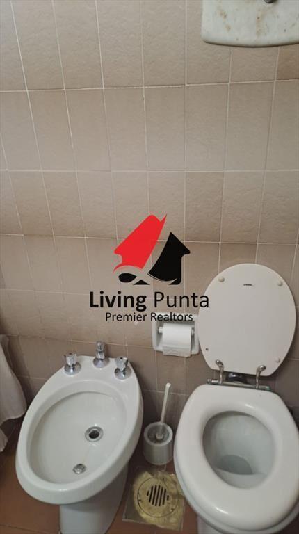 Vende apartamento de 2 dormitorios más servicio
