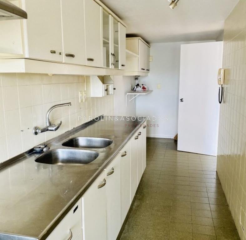 Apartamento de 3 dormitorios en venta en Punta
