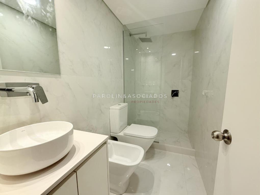Apartamento en venta de 3 dormitorios en edificio