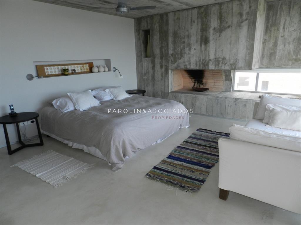 Moderna casa frente al mar en venta en TÃo Tom,