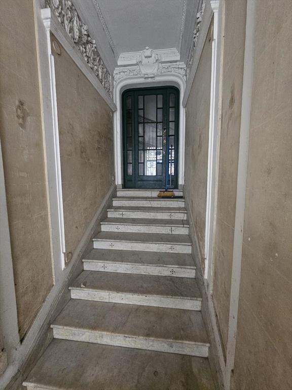 Edificio proximo Plaza Zabala, 488m2 , ascensor, 5 pisos ,