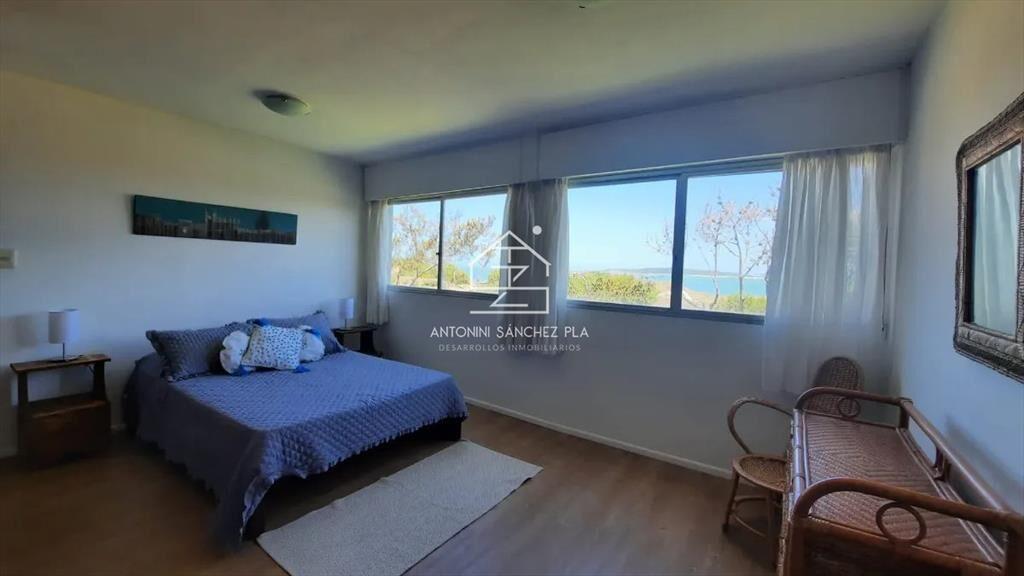 Venta apartamento 3 dormitorios y dependencia de servicio m