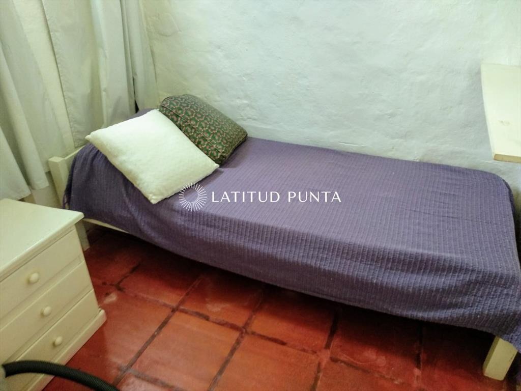 Alquiler  casa de 3 dormitorios playera a metros