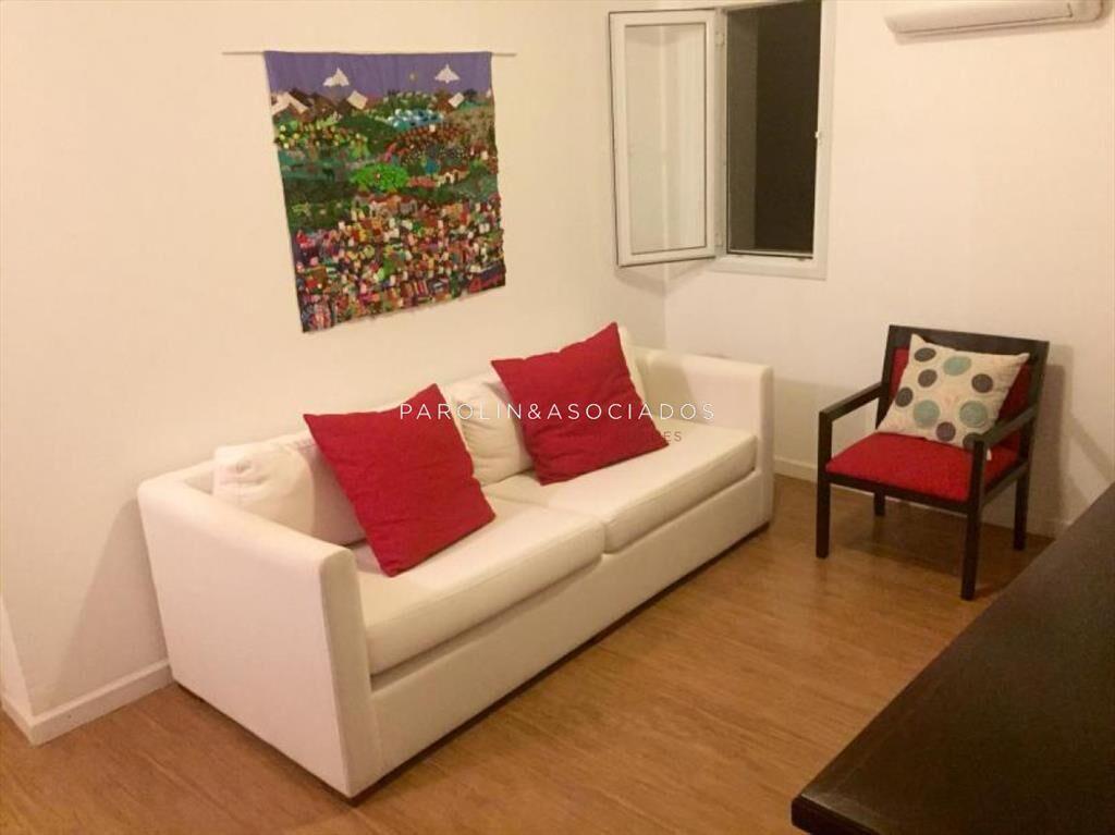 Casa en venta de 4 dormitorios a pasos de la del