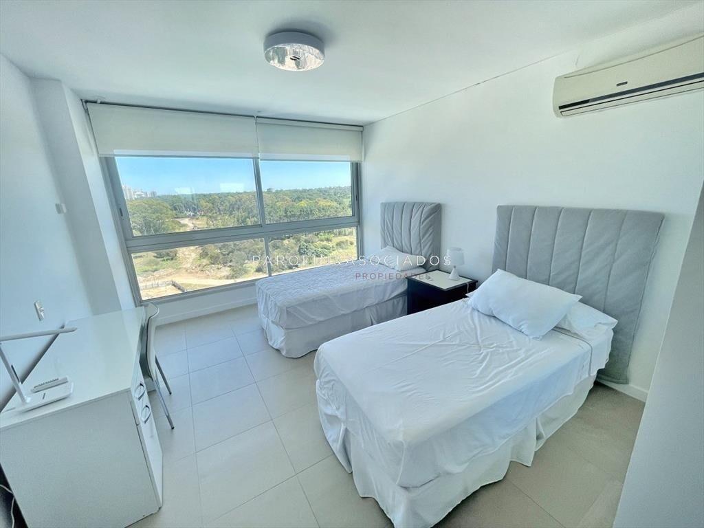 Apartamento en venta en Le Parc, Punta del Este.