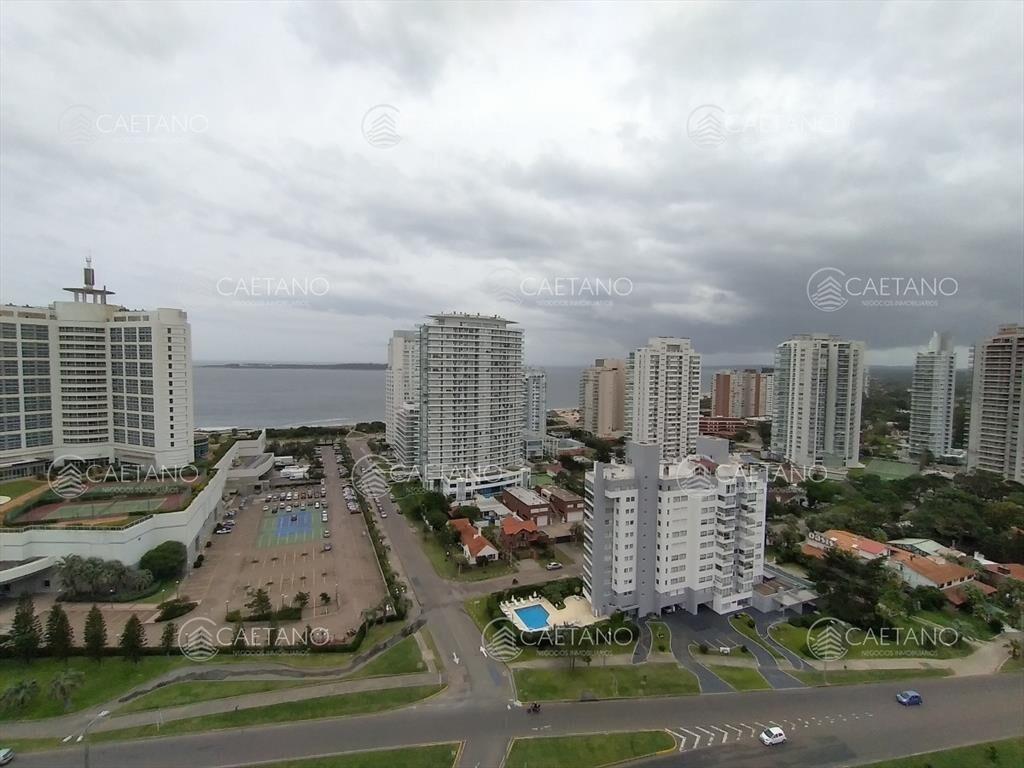 Venta apartamento 2 dormitorios. Playa mansa, Punta del Est