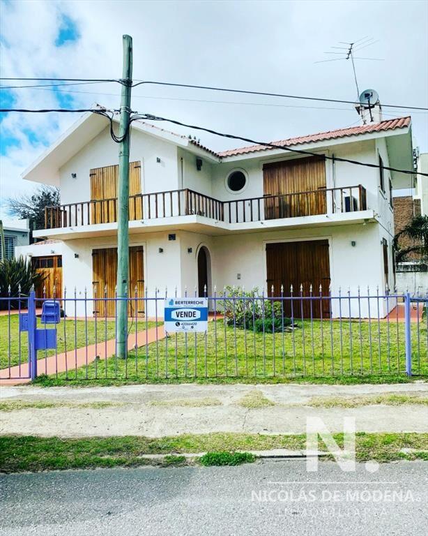 Casa en Venta a pasos del mar, 3 dormitorios , Playa Mansa