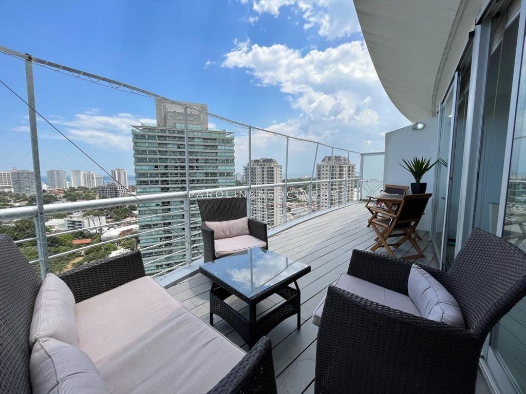 Amplio penthouse en torre 360, Punta del Este.