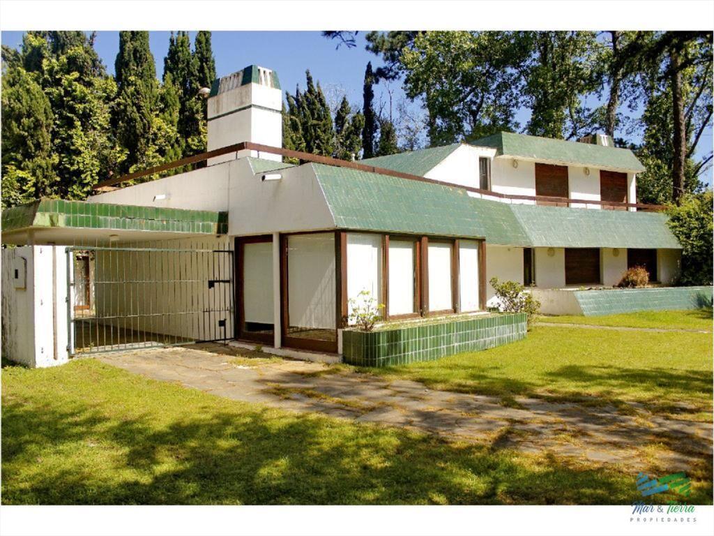 Vendo casa 5 dormitorios con piscina, primeras paradas play