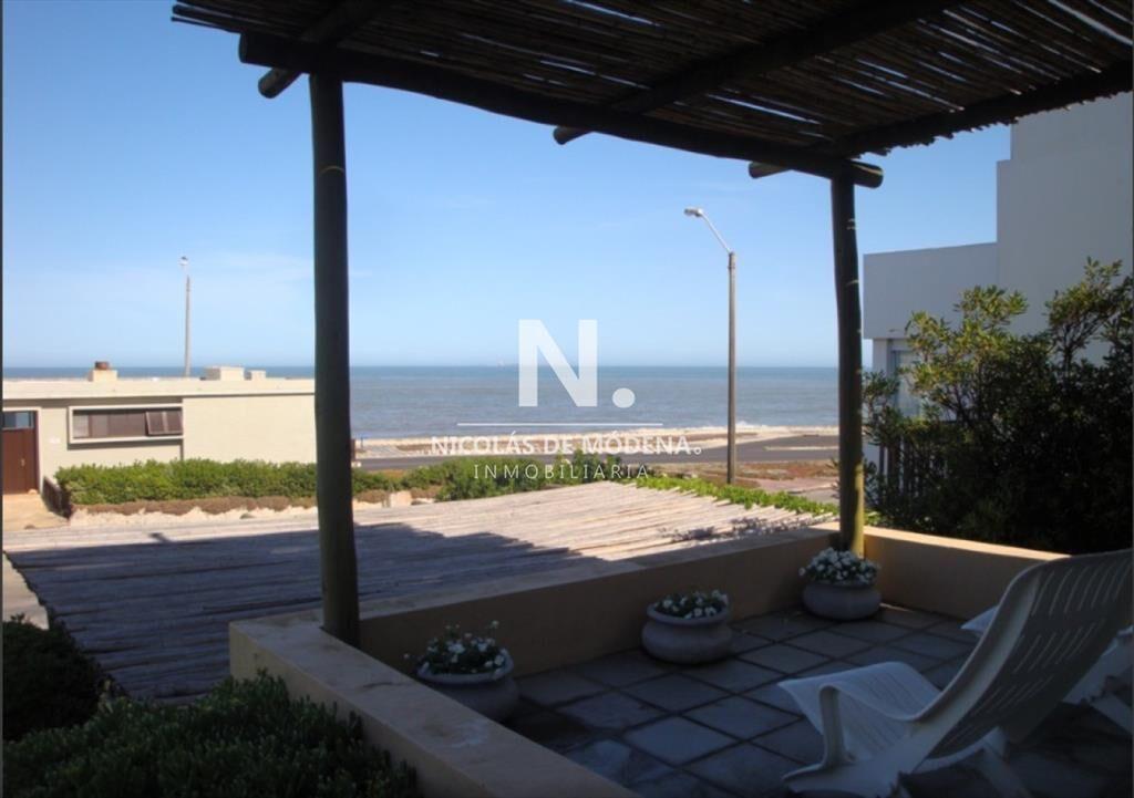 EXCLUSIVA CASA EN VENTA EN PUNTA DEL ESTE.