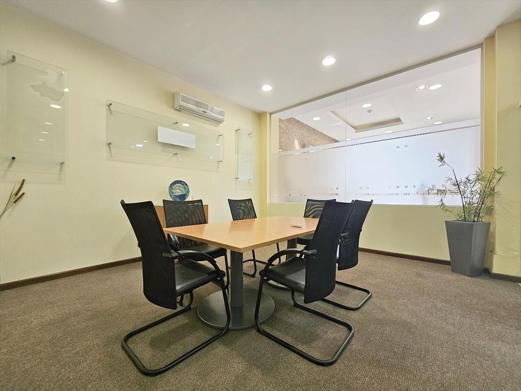 VENTA CON RENTA - EDIFICIO DE OFICINAS - CIUDAD VIEJA -