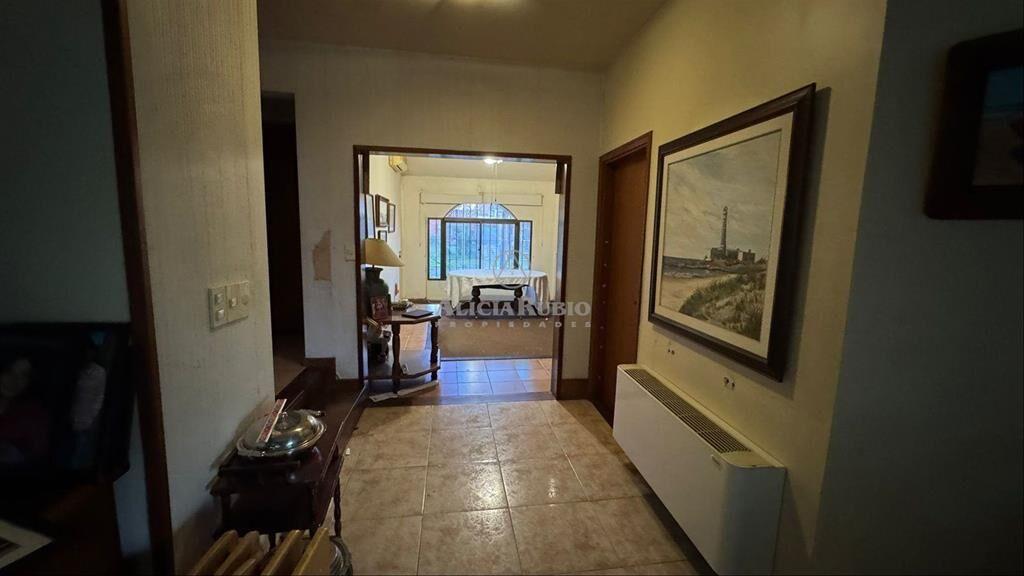 VENTA CASA DE 3 O 4 DORMITORIOS, ESCRITORIO, GARAJE DOBL...